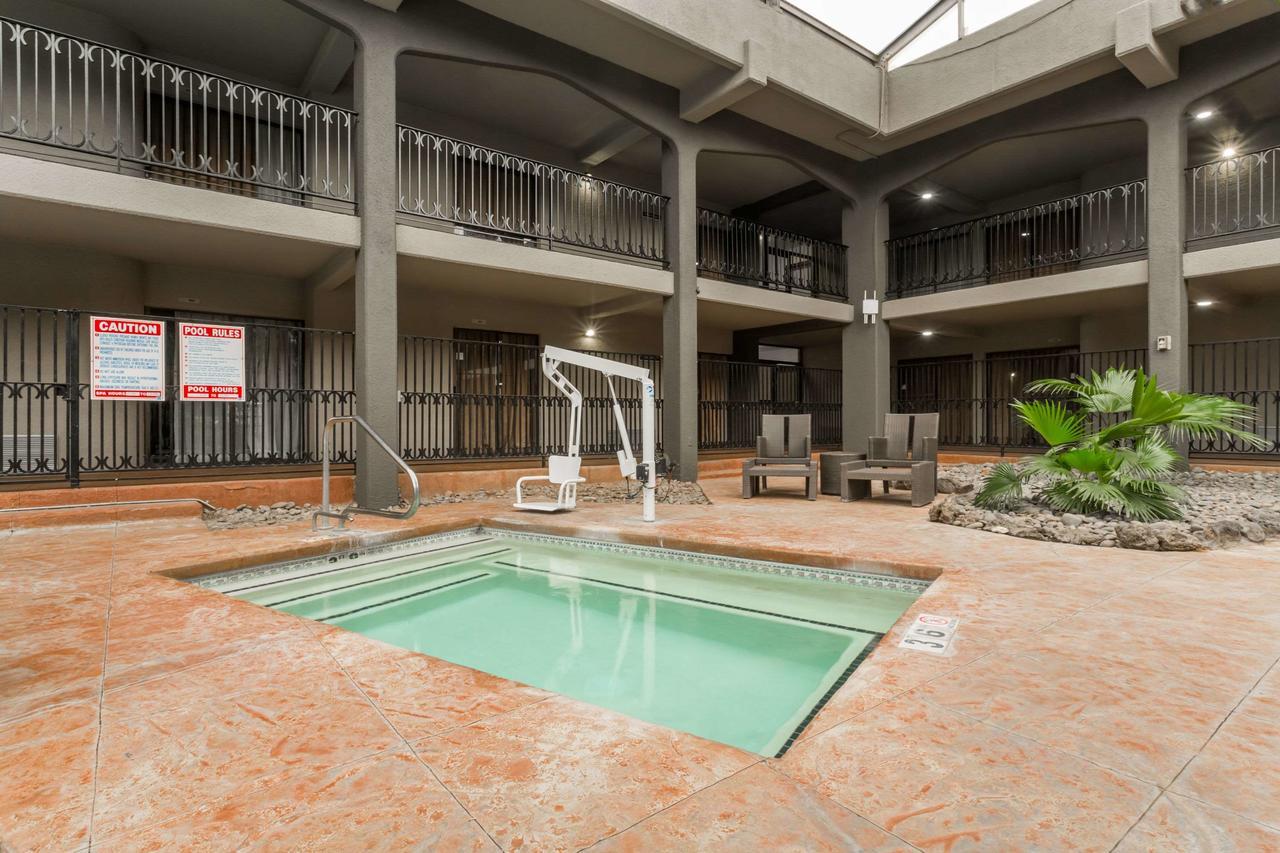 Wyndham Albuquerque Hotel & Conference Center Exterior photo